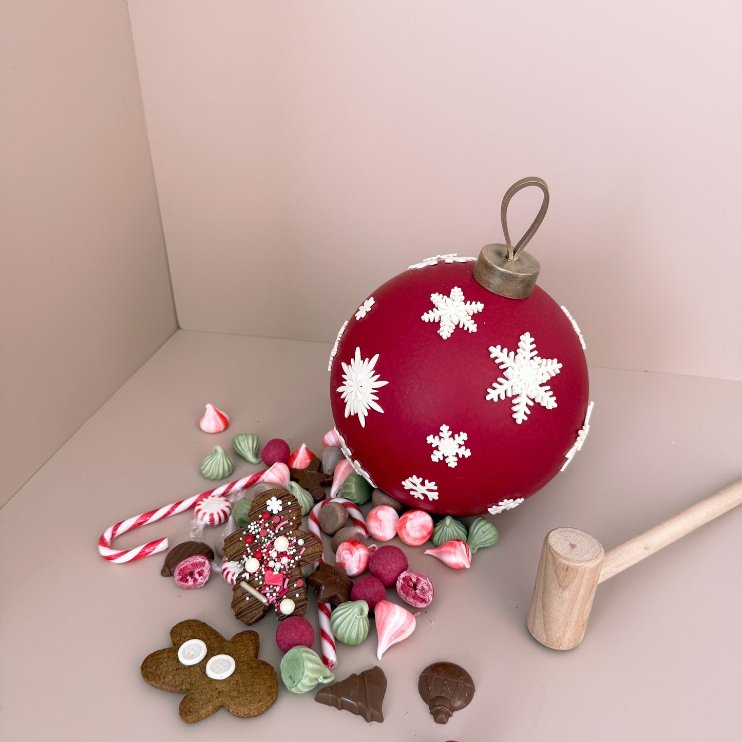 GRAND CHRISTMAS CHOCOLATE BAUBLE - SMASH CAKE -auckland