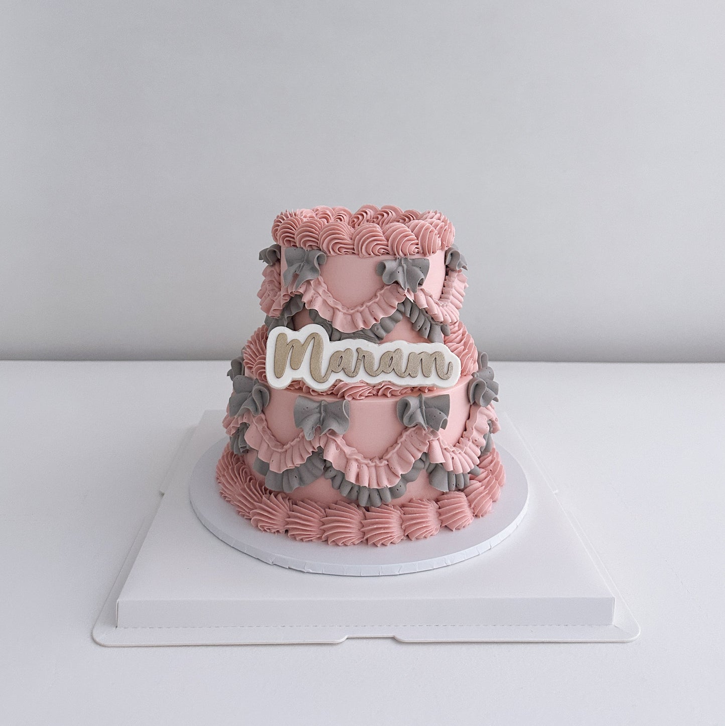 Petite two-tier vintage cake - Multiple flavors & colours