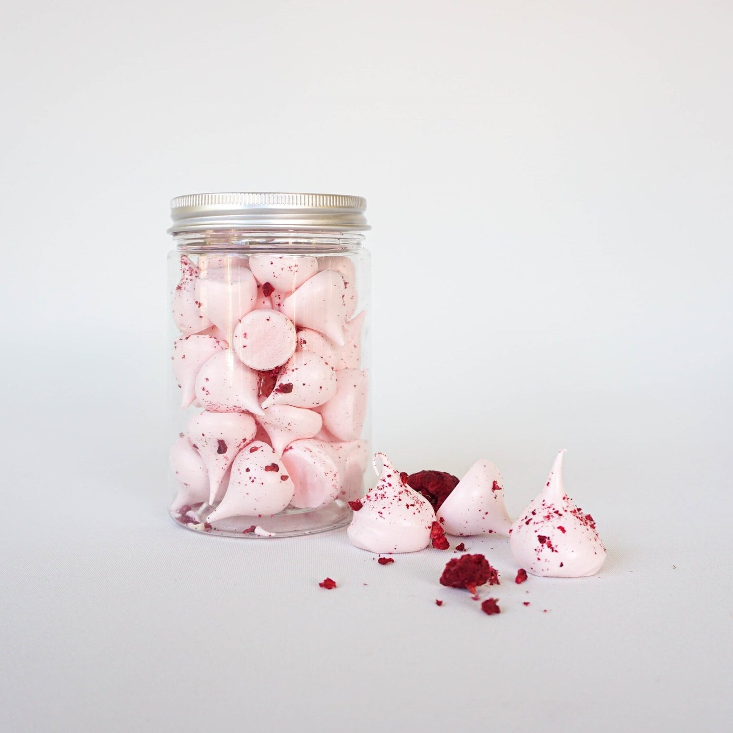 Raspberry meringue kisses