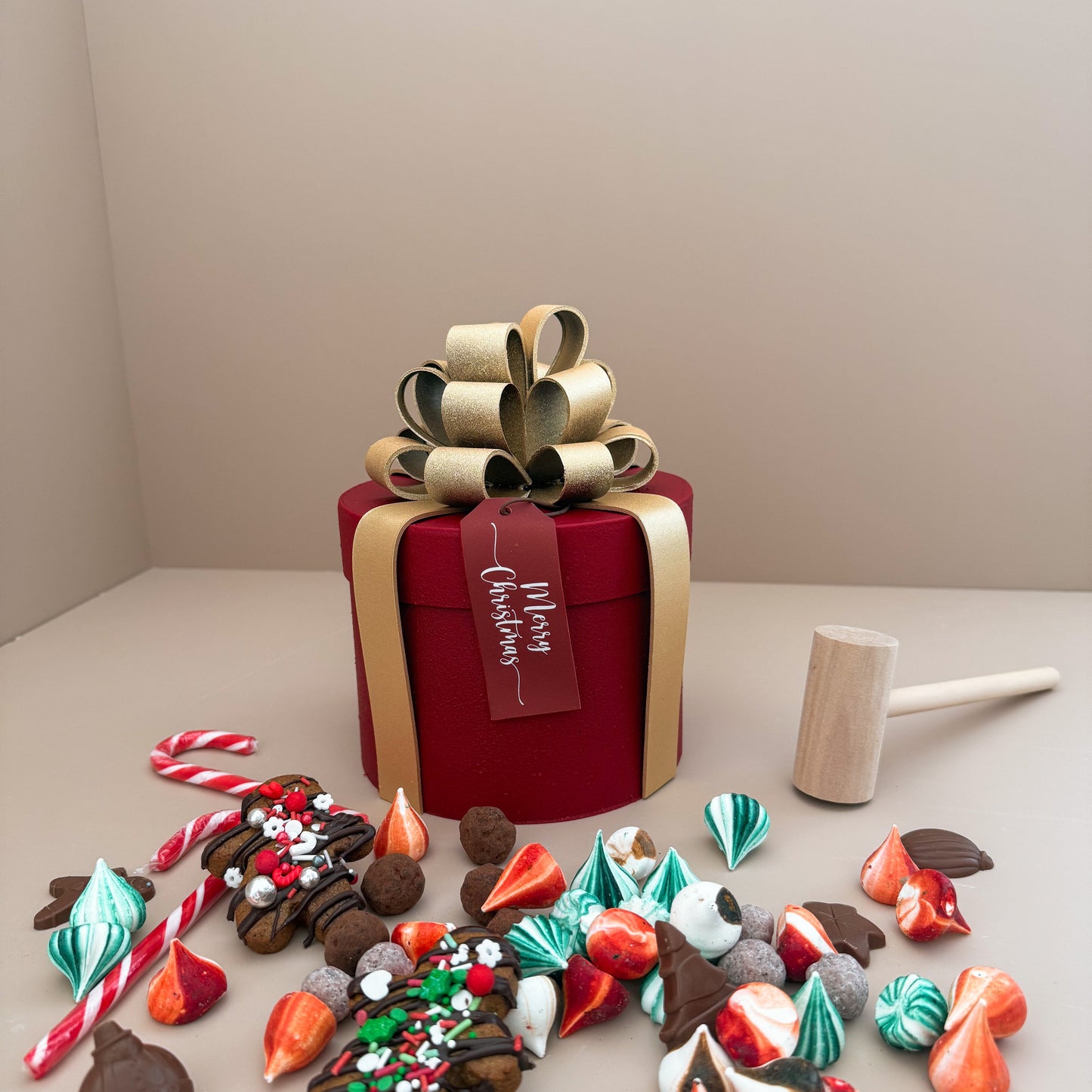 Chrismas present  - breakable chocolate, smash cake