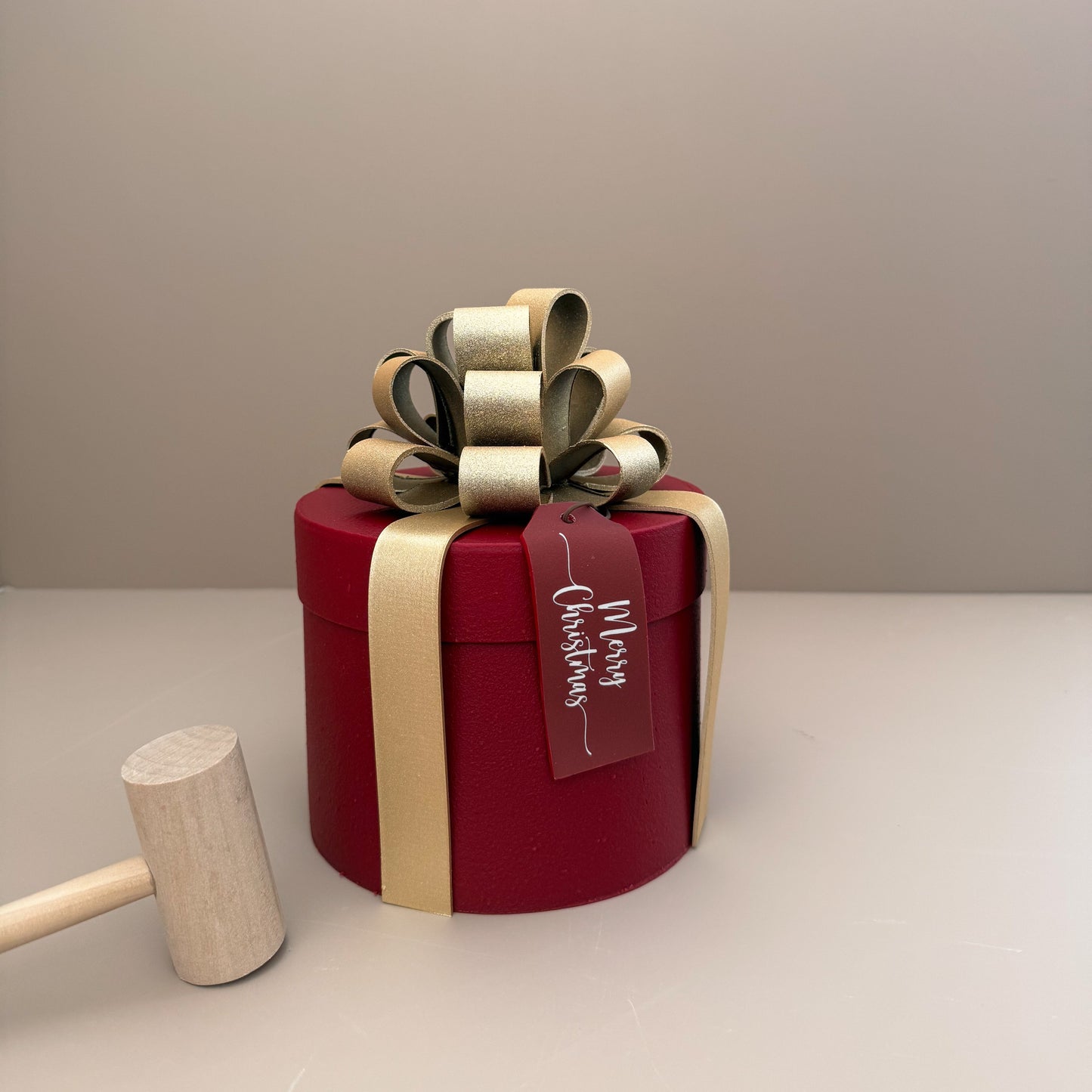 Chrismas present  - breakable chocolate, smash cake