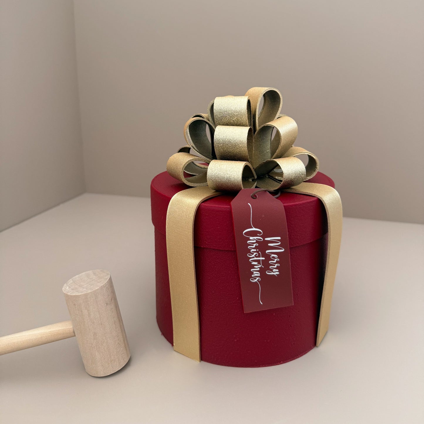 Chrismas present  - breakable chocolate, smash cake