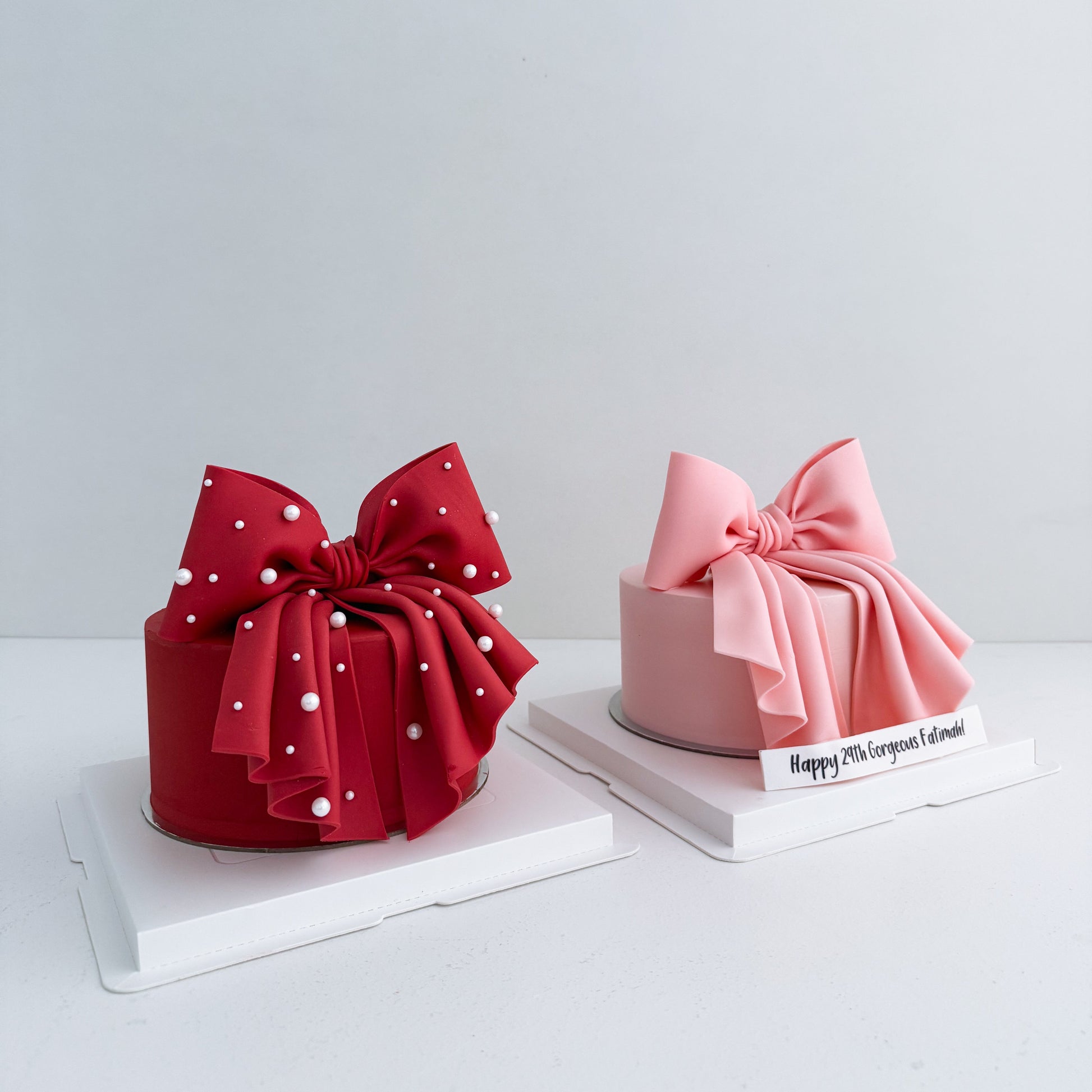 Bow cake (short) - Multiple flavours & colours