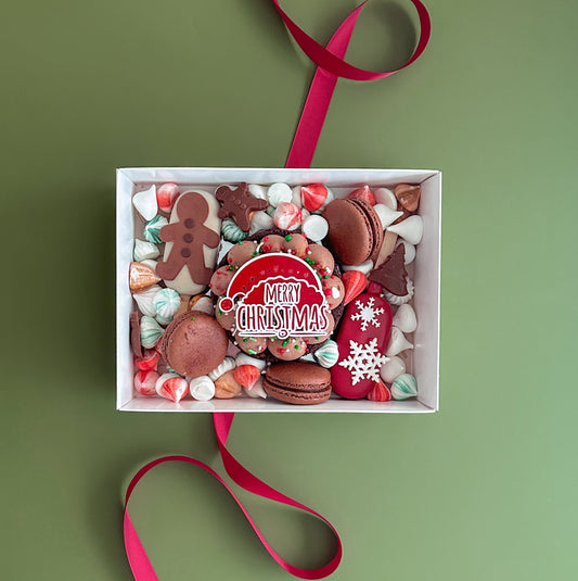 CHRISTMAS CAKE & MACARON SET 1 