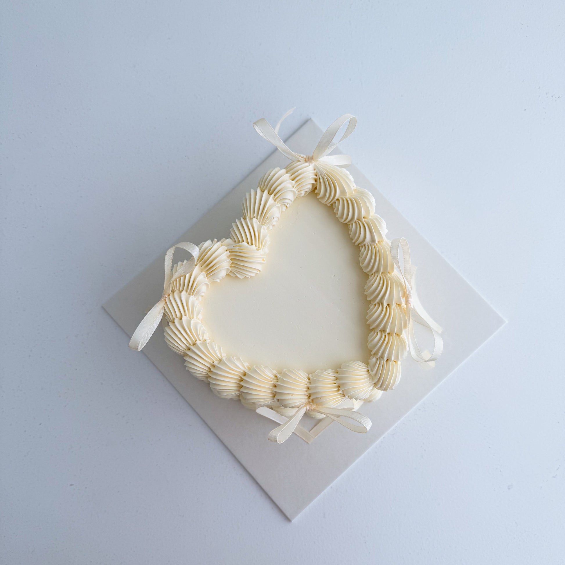 Charm heart cake - Multiple flavors & colours