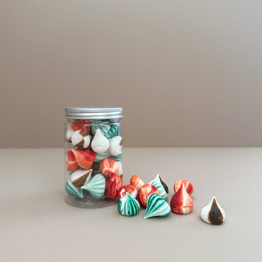 Christmas peppermint meringue kisses