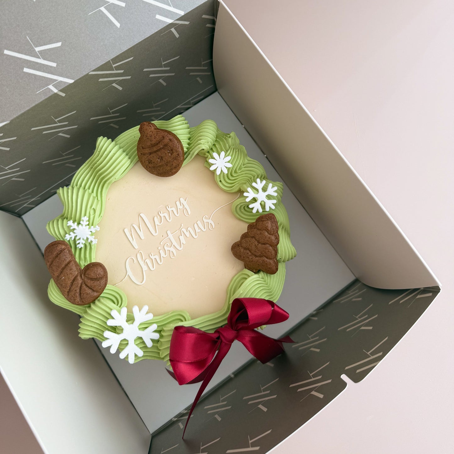 Christmas wreath cake - Multiple flavours