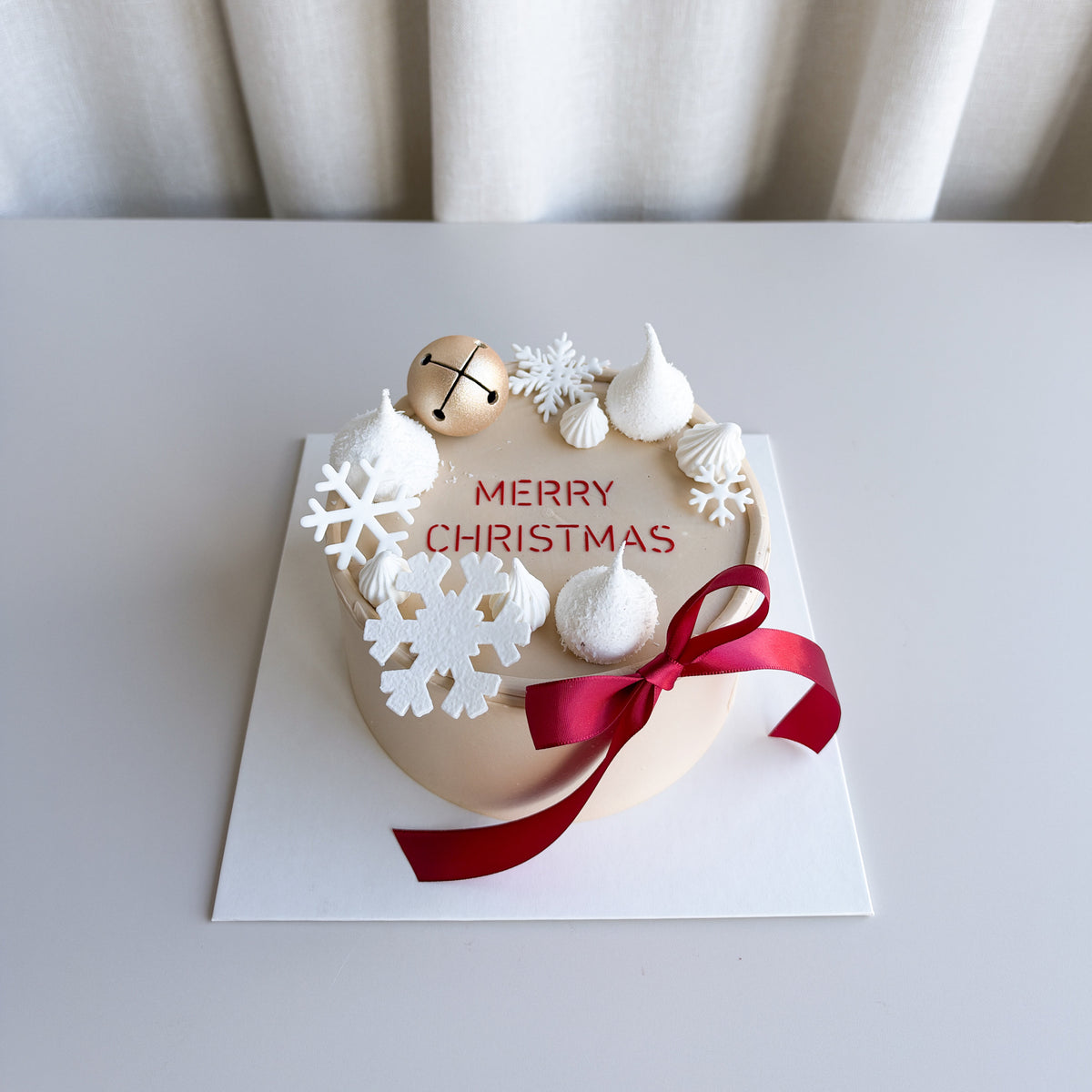 Snowflakes christmas cake